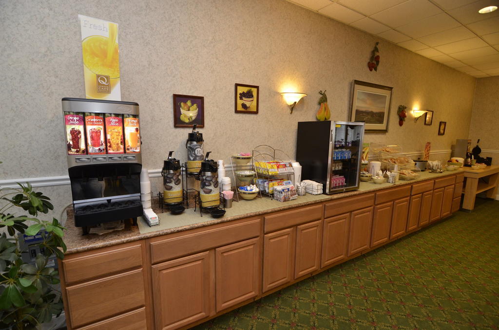 Hotel Baymont By Wyndham Milesburg Restaurant photo